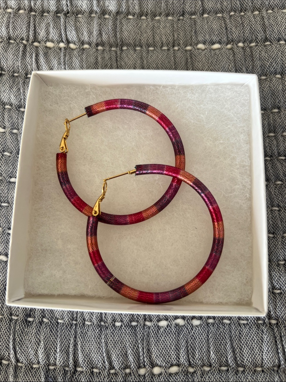 Gold-Accented Pink Red Gradient Hoop Earrings